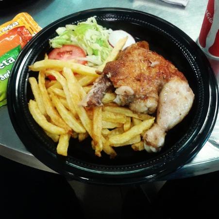 1 Pardos Brasa con papas fritas y ensalada regular